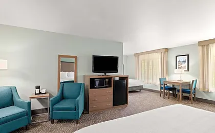 La Quinta Inn & Suites by Wyndham Newport