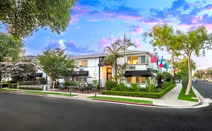 Wilshire Crest Hotel