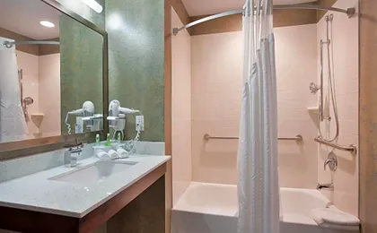 Holiday Inn Express & Suites St Louis Airport by IHG