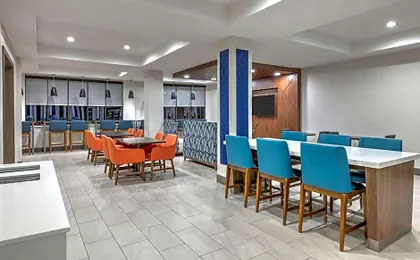 Holiday Inn Express Hotel & Suites Winnie By IHG