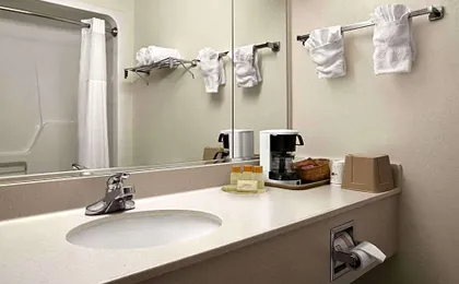 Days Inn & Suites by Wyndham Romeoville