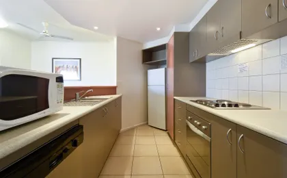 Metro Advance Apartments Hotel