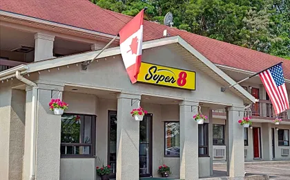Super 8 by Wyndham Niagara Falls North