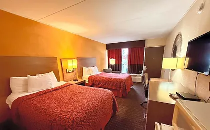 Days Inn by Wyndham Seymour
