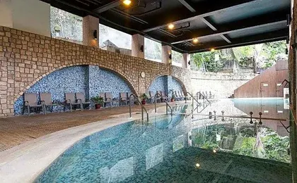 Hoya Hot Springs Resort & Spa