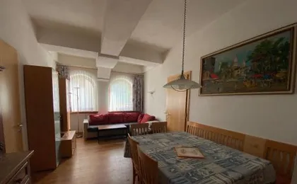 Saskia Residence
