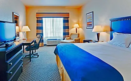 Holiday Inn Express Delano Highway 99 By IHG