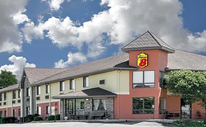 Super 8 by Wyndham Toledo