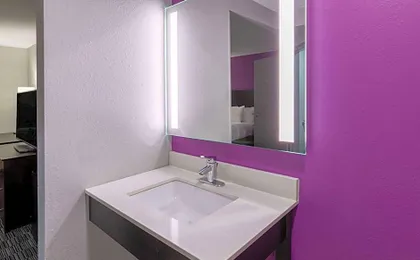 La Quinta Inn & Suites by Wyndham Houston NW Brookhollow