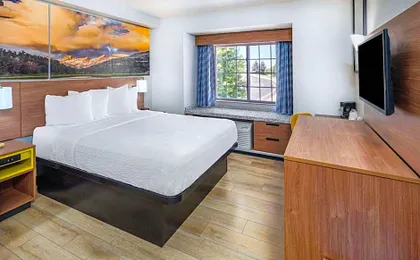Days Inn & Suites by Wyndham Greeley
