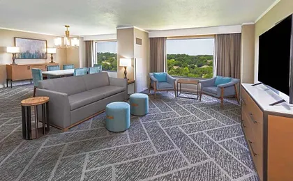 DoubleTree by Hilton Tulsa - Warren Place