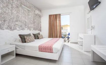 TINAS PLUS HOTEL