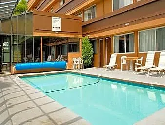 Days Inn by Wyndham Victoria On The Harbour