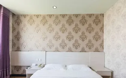AT YOUNG HOTEL (Beijing Shahe Subway Station Beihang University)