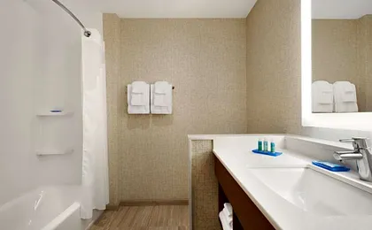 Holiday Inn Express & Suites Cincinnati South - Wilder By IHG