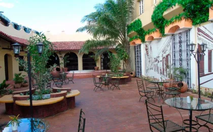 Hotel E Colonial