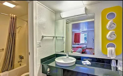 Travelodge by Wyndham Fayetteville