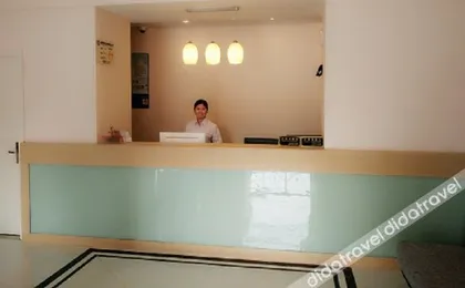 JI Hotel (Shanghai Sichuan North Road Metro Station)