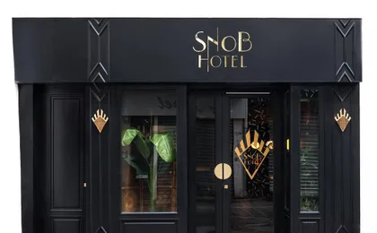 SNOB FACADE