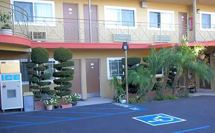 Fullerton Lodge
