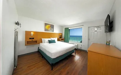 Beachcomber Beachfront Hotel, a By The Sea Resort