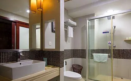 Yuanfeng Hotel (Shenzhen East Railway Station Buji Subway Station)