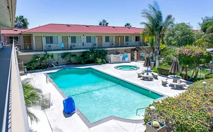 California Suites Hotel