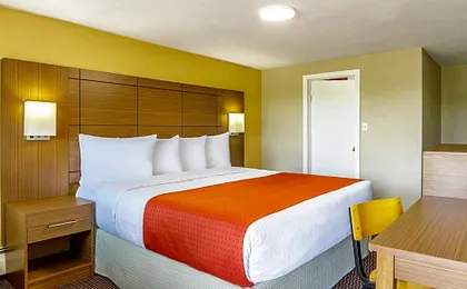 Motel 6 Campbellford, ON