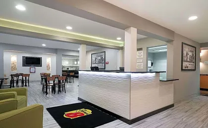 Super 8 by Wyndham Rochester Mayo Clinic Area