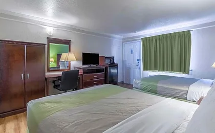 Motel 6 Kingsburg, CA