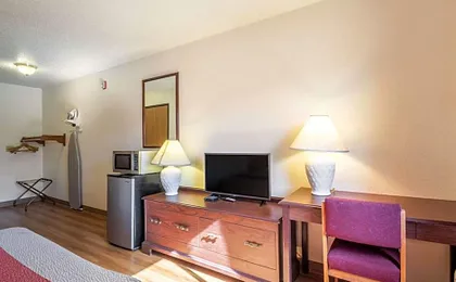 Motel 6-Saukville, WI