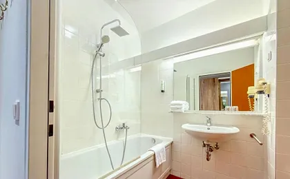 Hotel Sachsengang - free parking, near U1 & U2