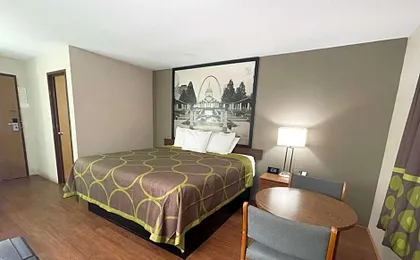 Super 8 by Wyndham Eureka/Six Flags Nearby