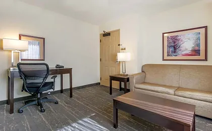 Best Western Plus Edmonds Harbor Inn