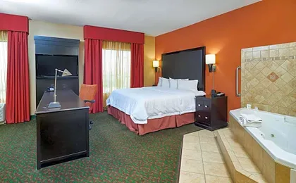 Hampton Inn & Suites Waco-South