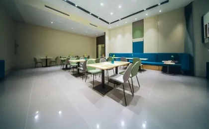 Homeinn Selected Hotel (Xi'an North Railway Station Fengcheng 9th Road Administrative Center)