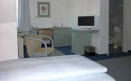 Avenue Hotel
