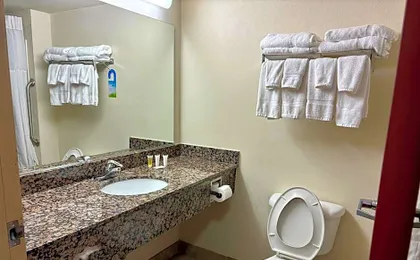 Days Inn & Suites by Wyndham Laurel Near Fort Meade