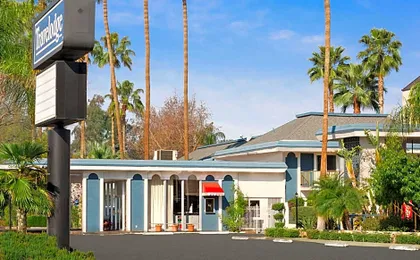 Travelodge by Wyndham Bakersfield