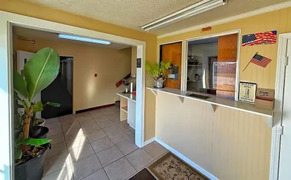 Lake Tree Inn & Suites