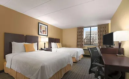 Days Hotel by Wyndham University Ave SE