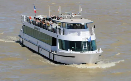 Guided cruise on the Garonne River