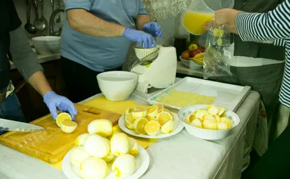 Limoncello factory tour and tasting in Amalfi's centre