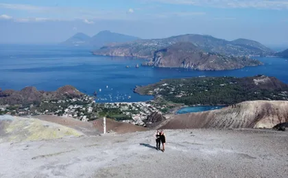 Guided hike to the great crater of Vulcano Island