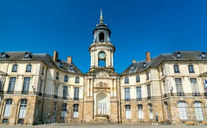 Rennes city highlights walking tour with a local guide