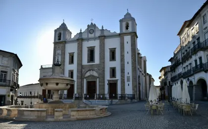 Self-guided discovery walk of Évora's cobbled streets and gardens