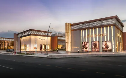 Scenic drive and shopping tour in South Jeddah