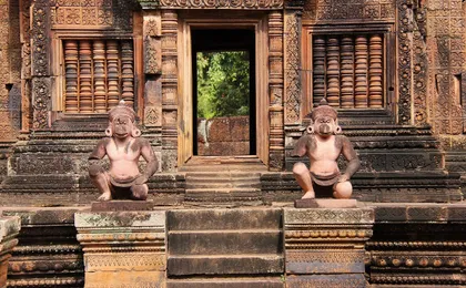 Beng Mealea and Banteay Srei temple private full-day tour