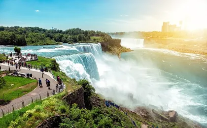 Departure Private Transfer: Niagara Falls to Toronto Airport YYZ in Business Car