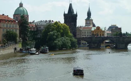 Prague full-day sightseeing tour with lunch and river cruise